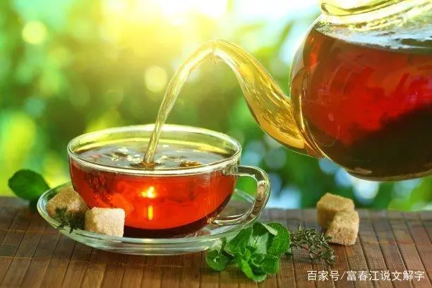 品茗识人：茶香与情愫的个性韵味